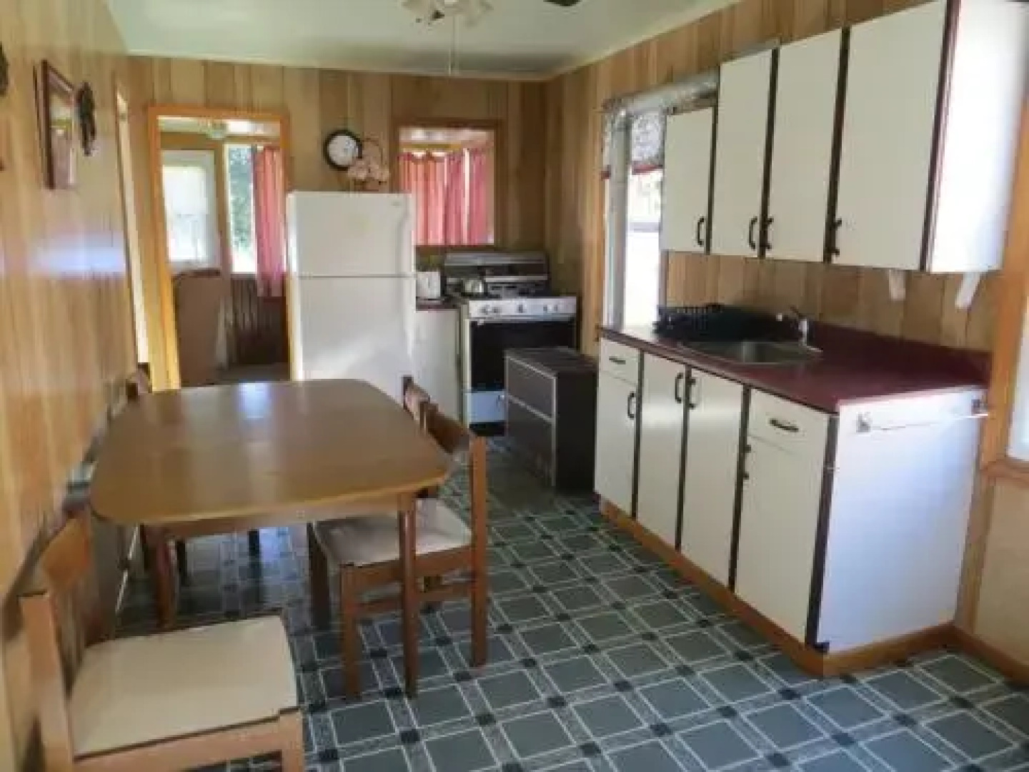 Lunge Haven Cottages & Boating Club