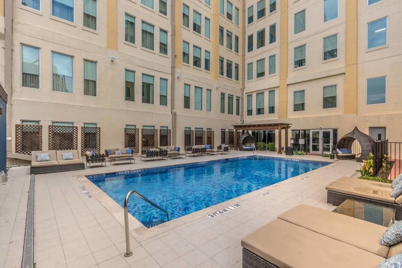 Homey 1BR Unit with Downtown Dallas Views