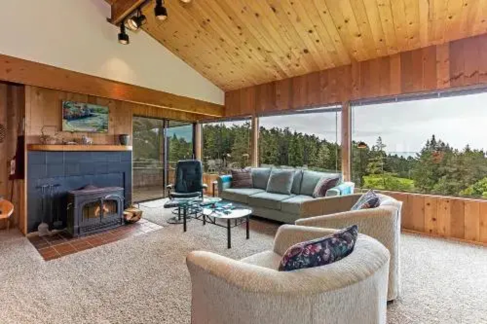 Four Seasons - Three Bedroom Loft Home