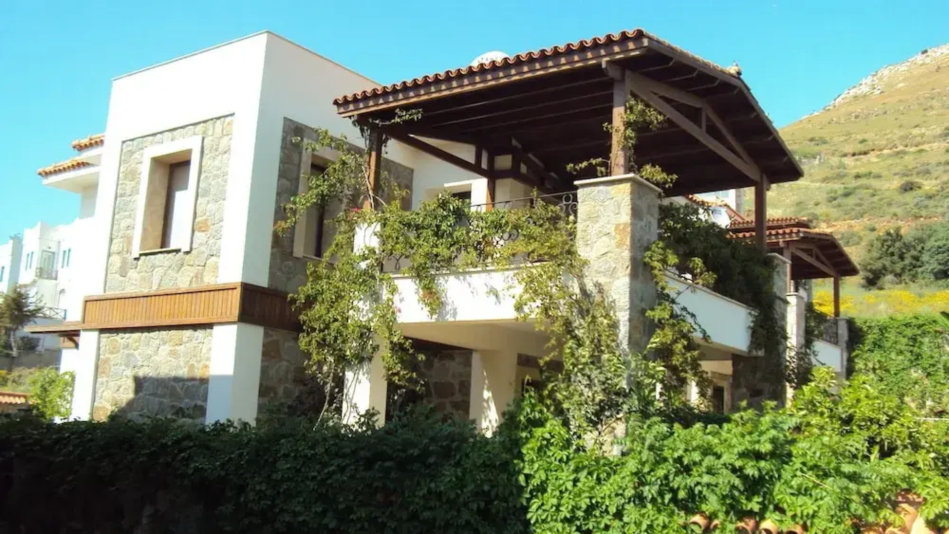 Important Group Villa Berry