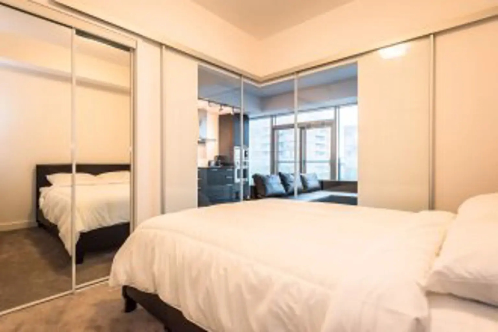JP Stays - Cozy Lakeview Condo Downtown Core offered by Short Term Sta