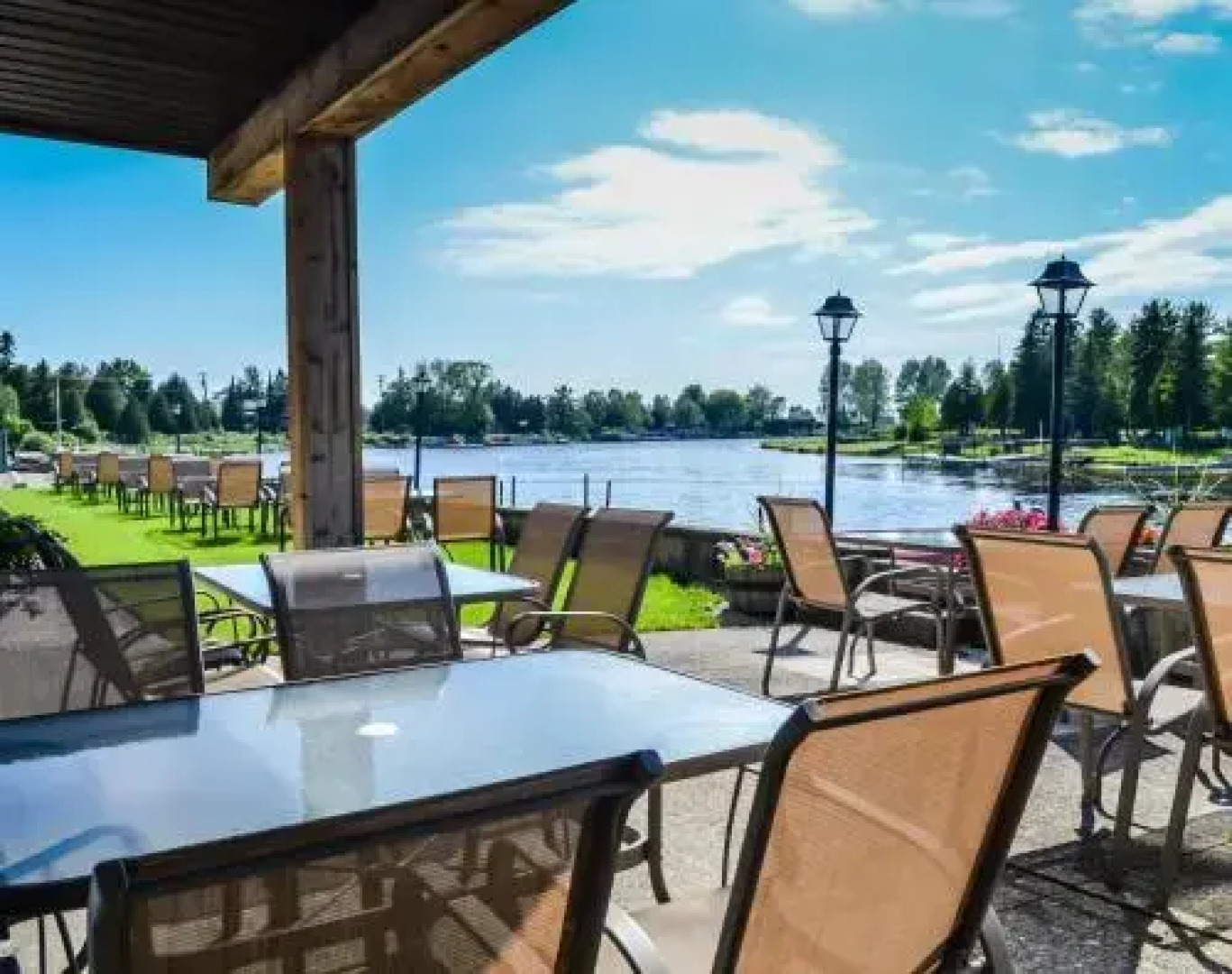 Kit-Wat Motel & Marina