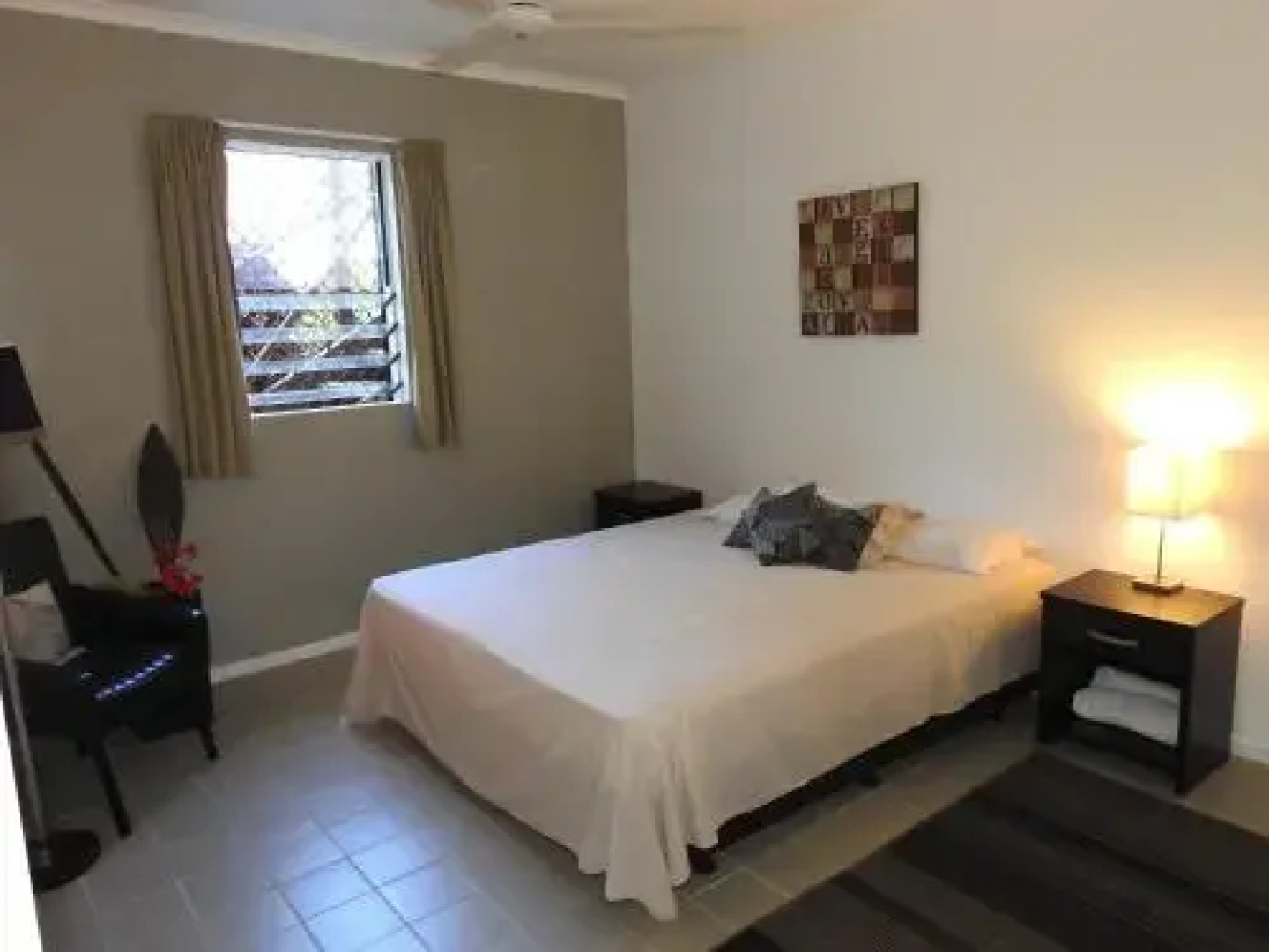 B's Beach House on Muri Lagoon