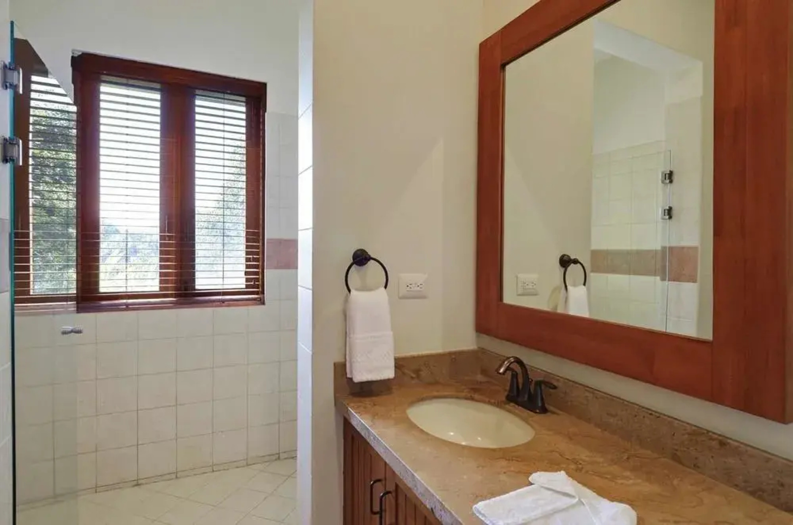 Casa Oasis Close to Beach Golf, Surf and More by RedAwning