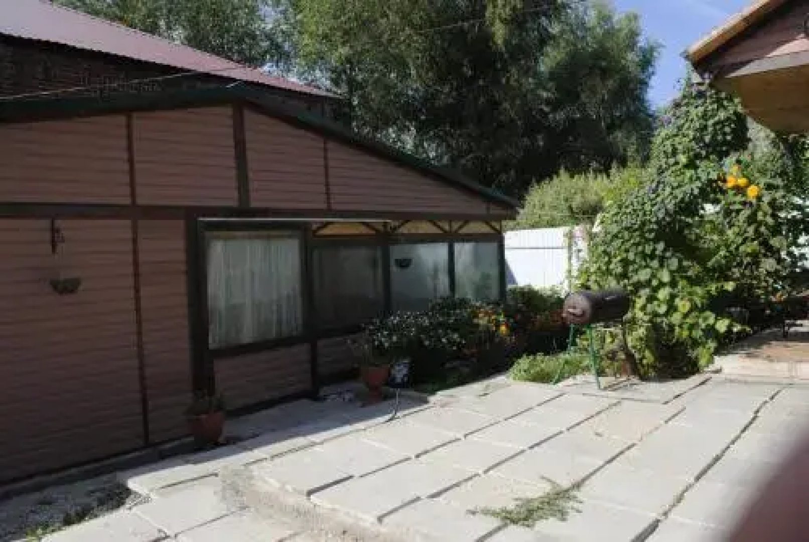 Guest House on Proletarke