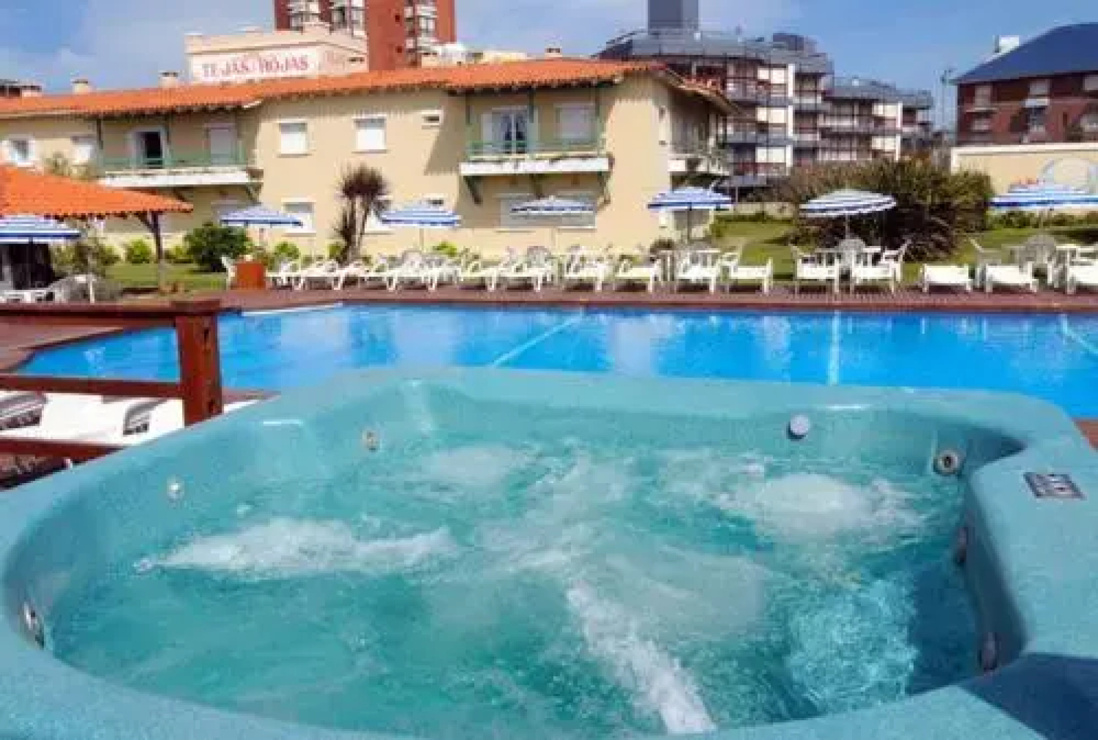 Hotel Tejas Rojas