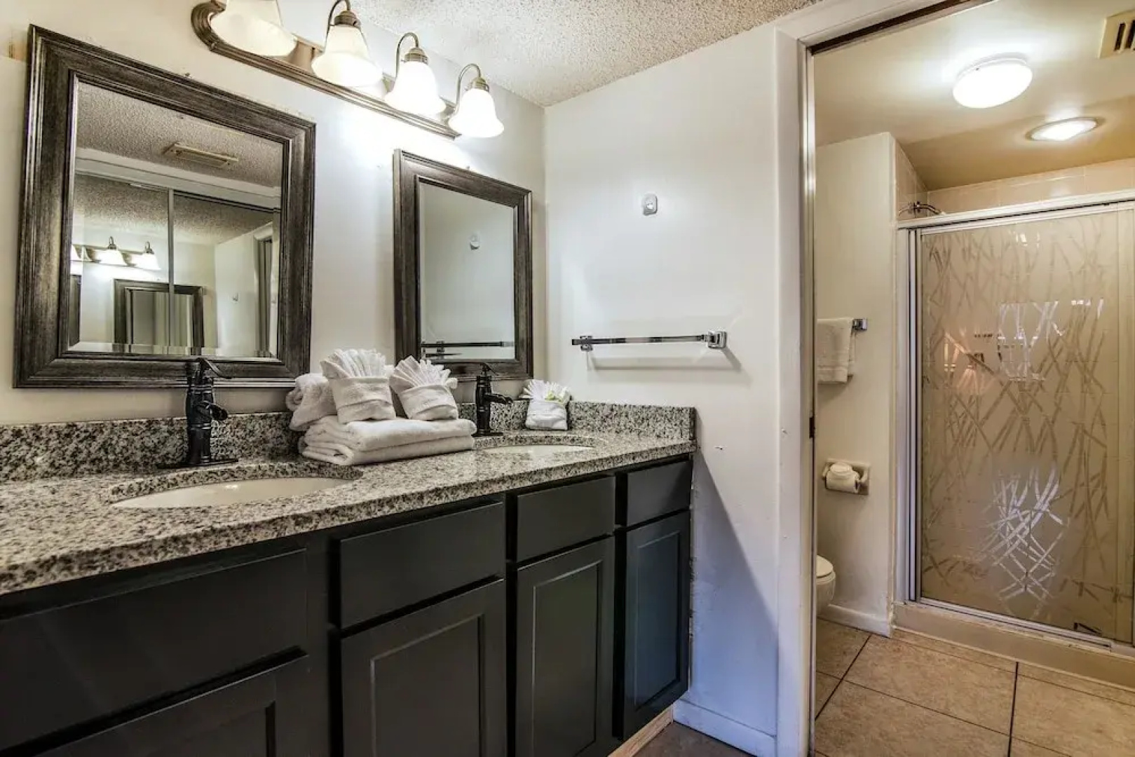 4515 Shorewalk Updated First Floor Condo