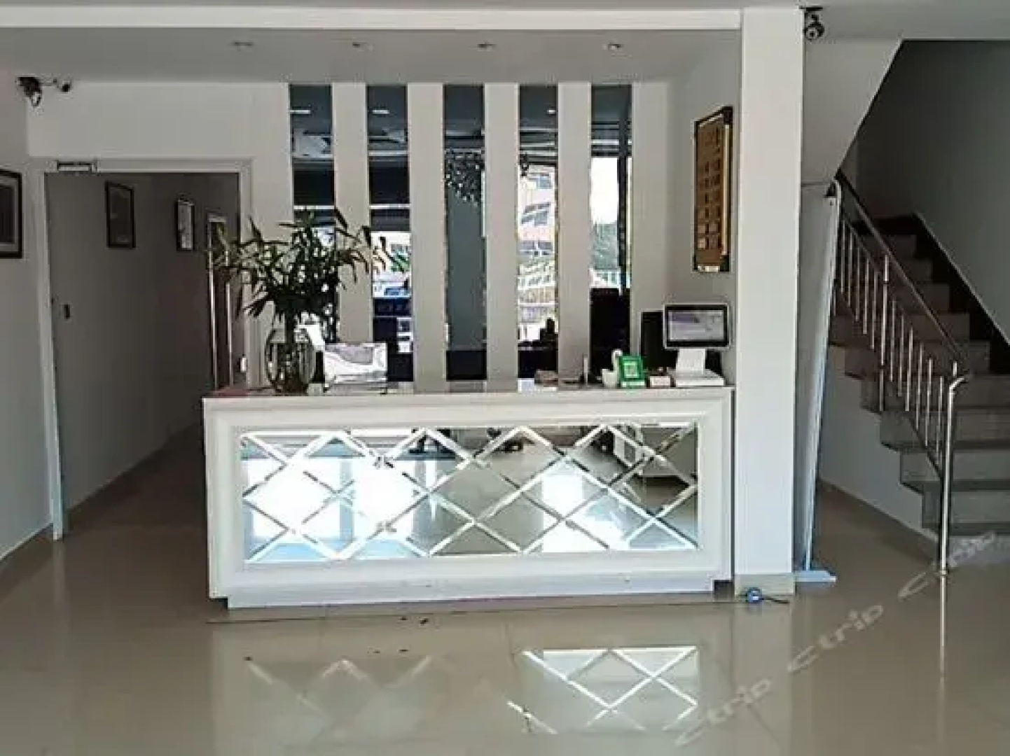 Rongcheng Youdu Express Hotel (Swan Lake Shop)