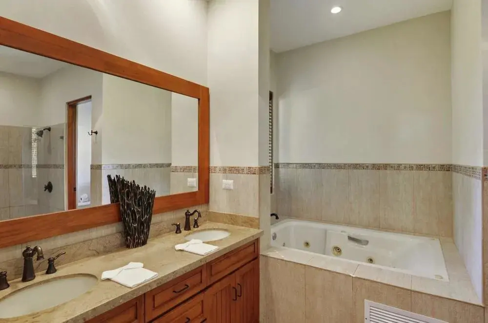 Casa Oasis Close to Beach Golf, Surf and More by RedAwning