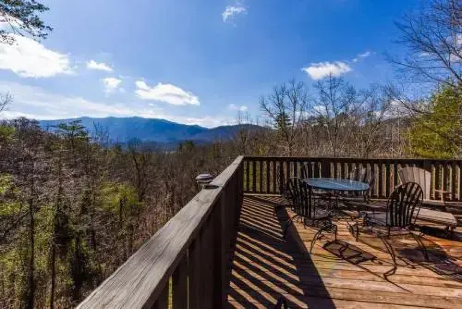 Angels Loft - 2 Br home by RedAwning