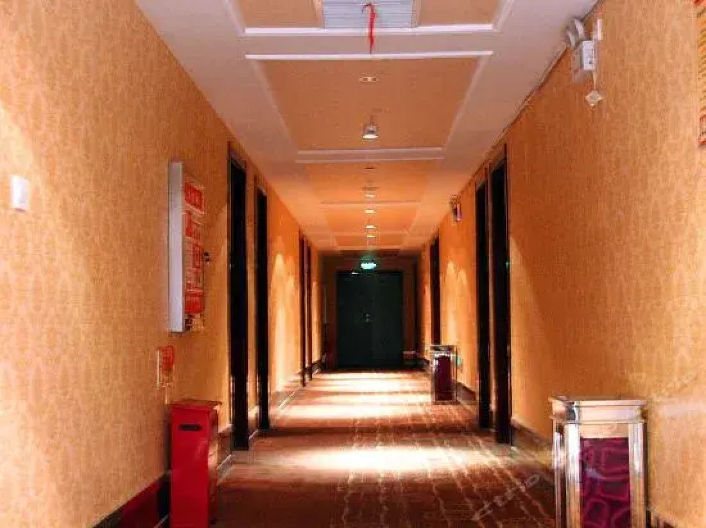 Kunlun Holiday Hotel