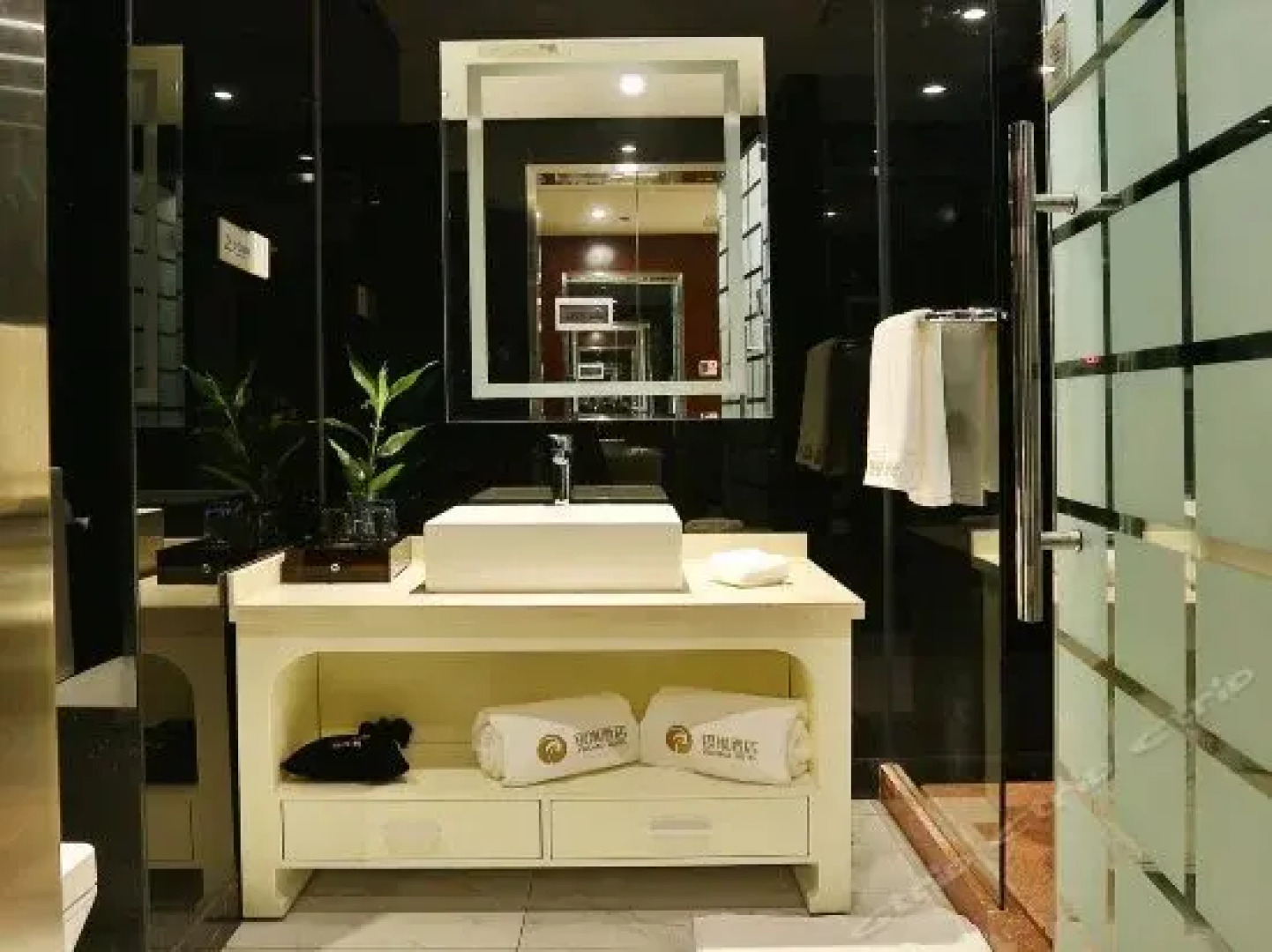 Chengdu Yinchao Hotel