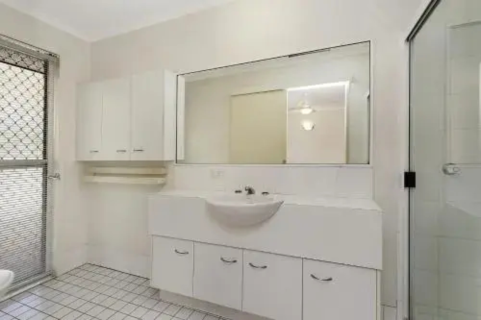 Waterfront Retreat with room for a boat - Welsby Pde, Bongaree
