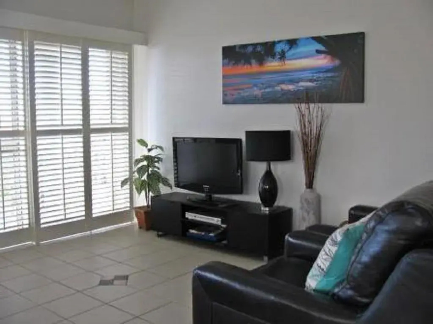 Toowoon Beach View 3br Villa 4 just steps to beach with views