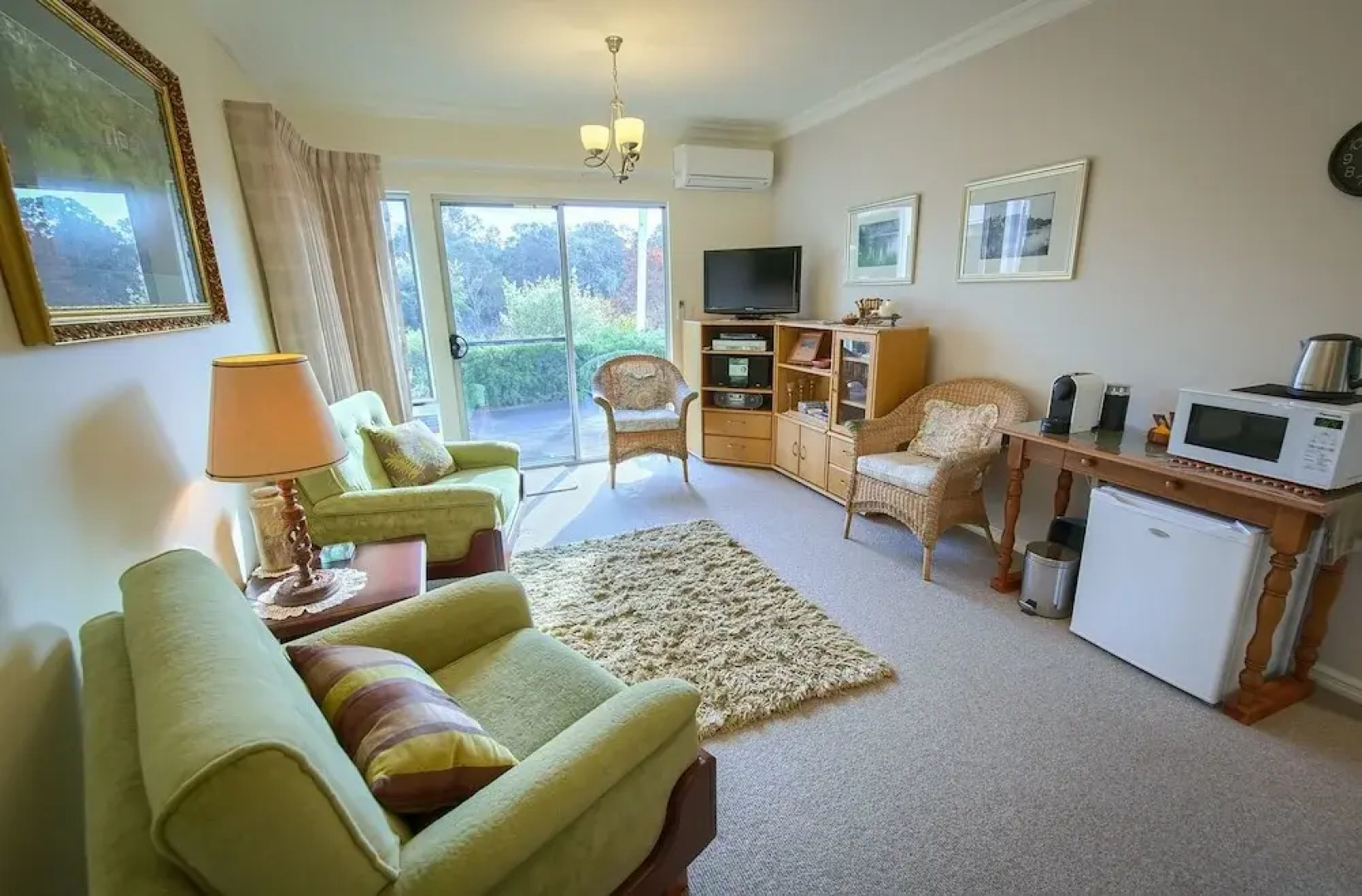 Glenelg on King Bed & Breakfast