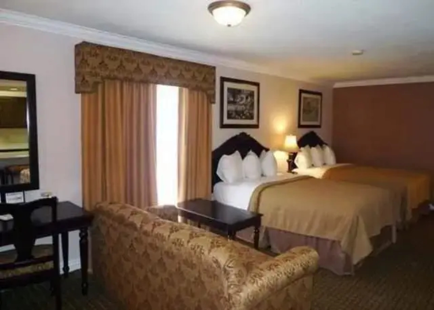 Quality Suites Anaheim Stadium