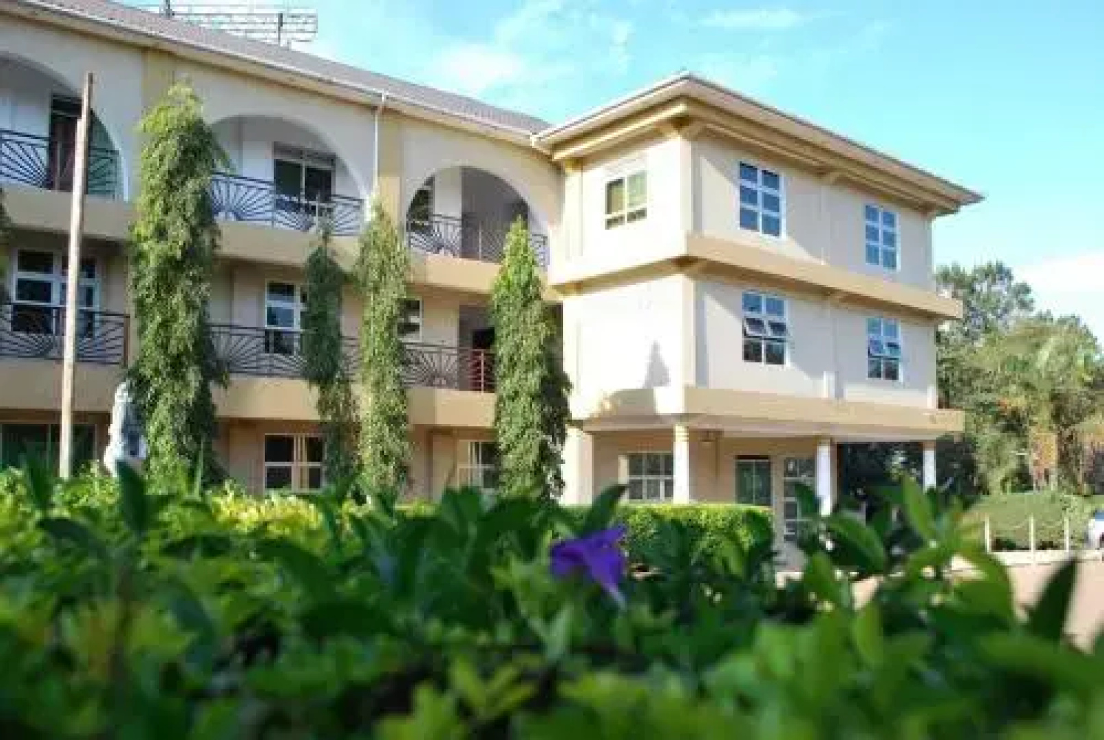Garden Courts Hotel