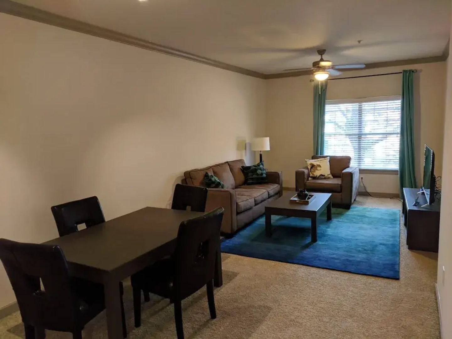 Midtown 240 By Homecomfortstay