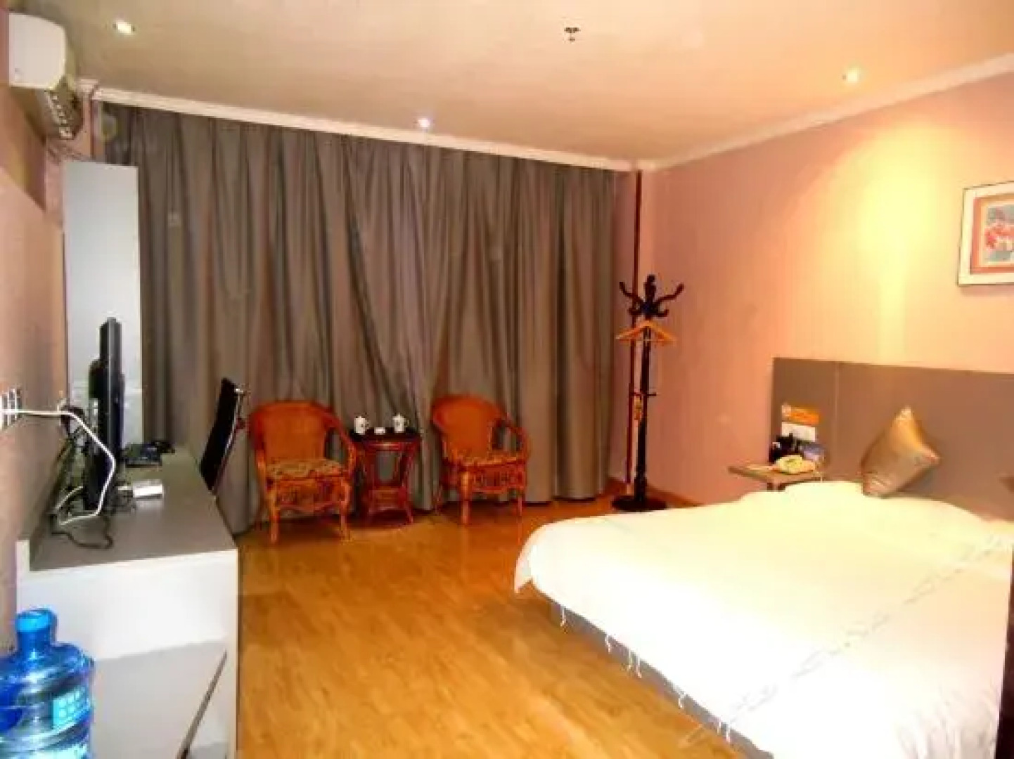 Super 8 Hotel Longnan Wudu Panxuan Road Square