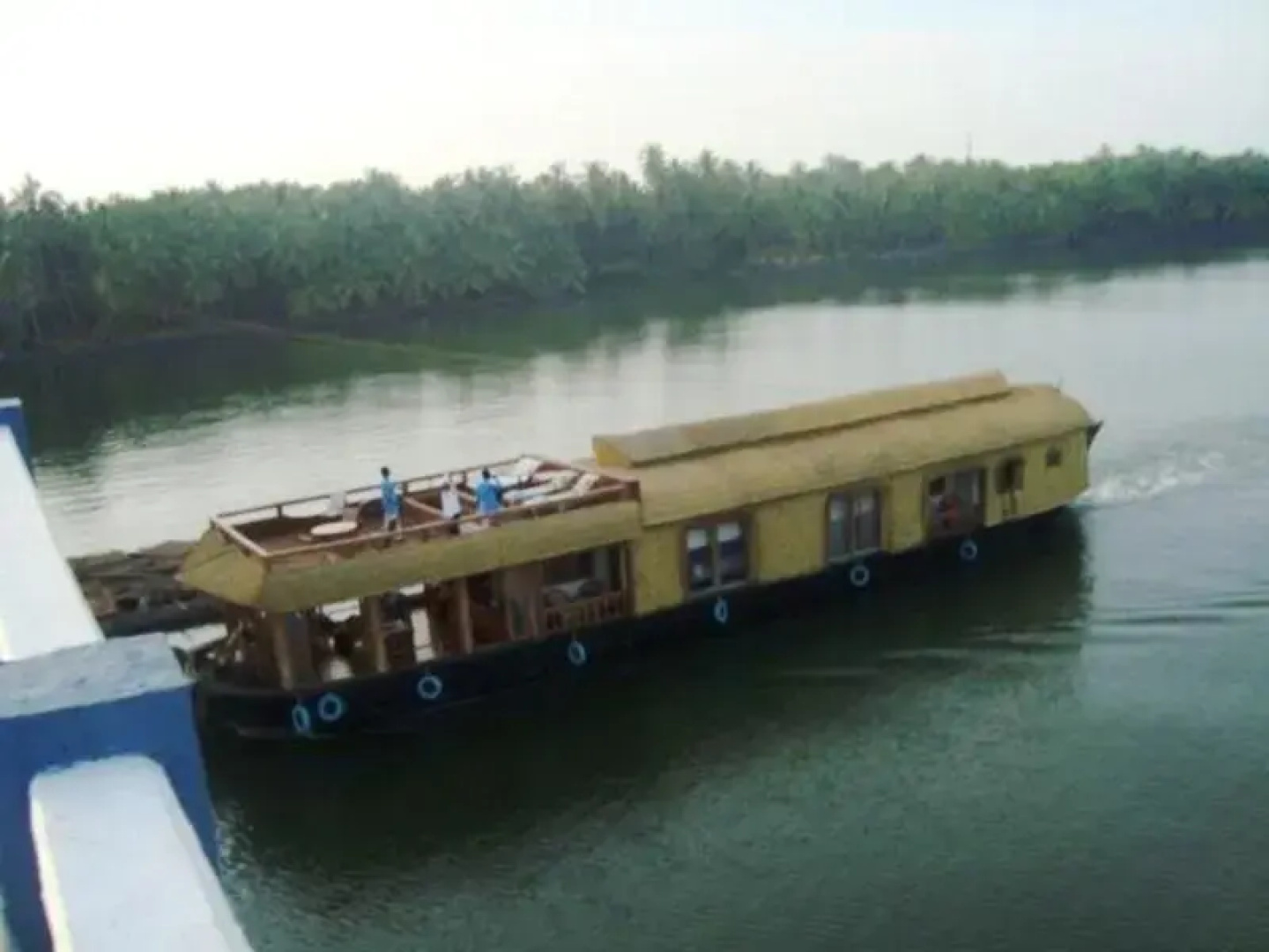 The Lotus - Houseboat