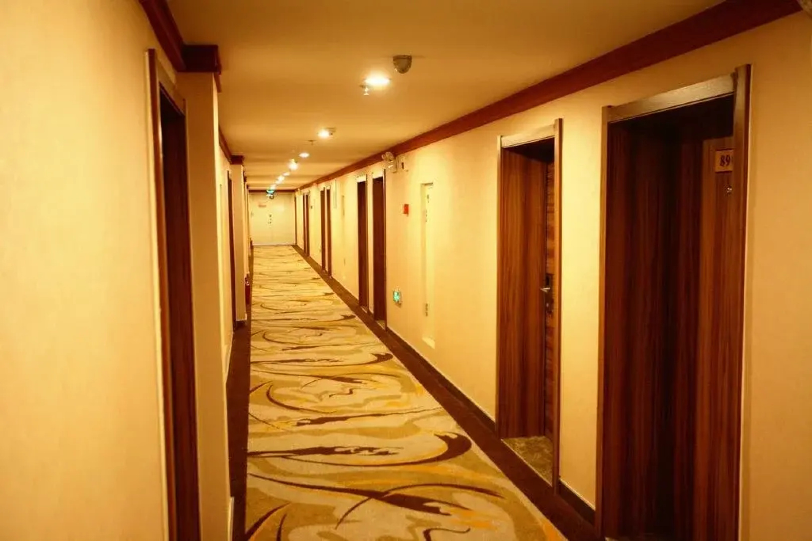Huyue Hotel Chaoyang Train Station Store