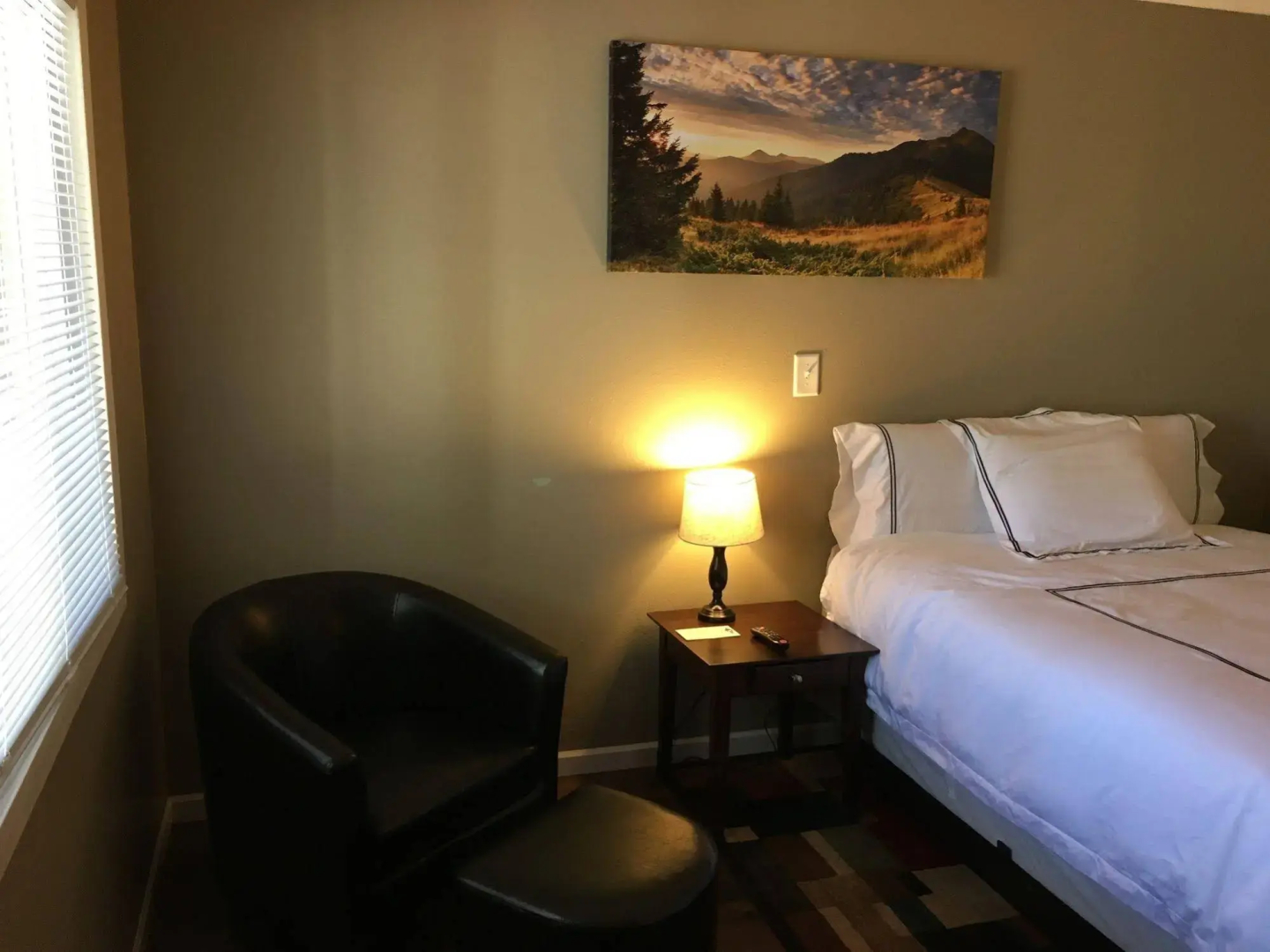 Colonial Motel and RV Park