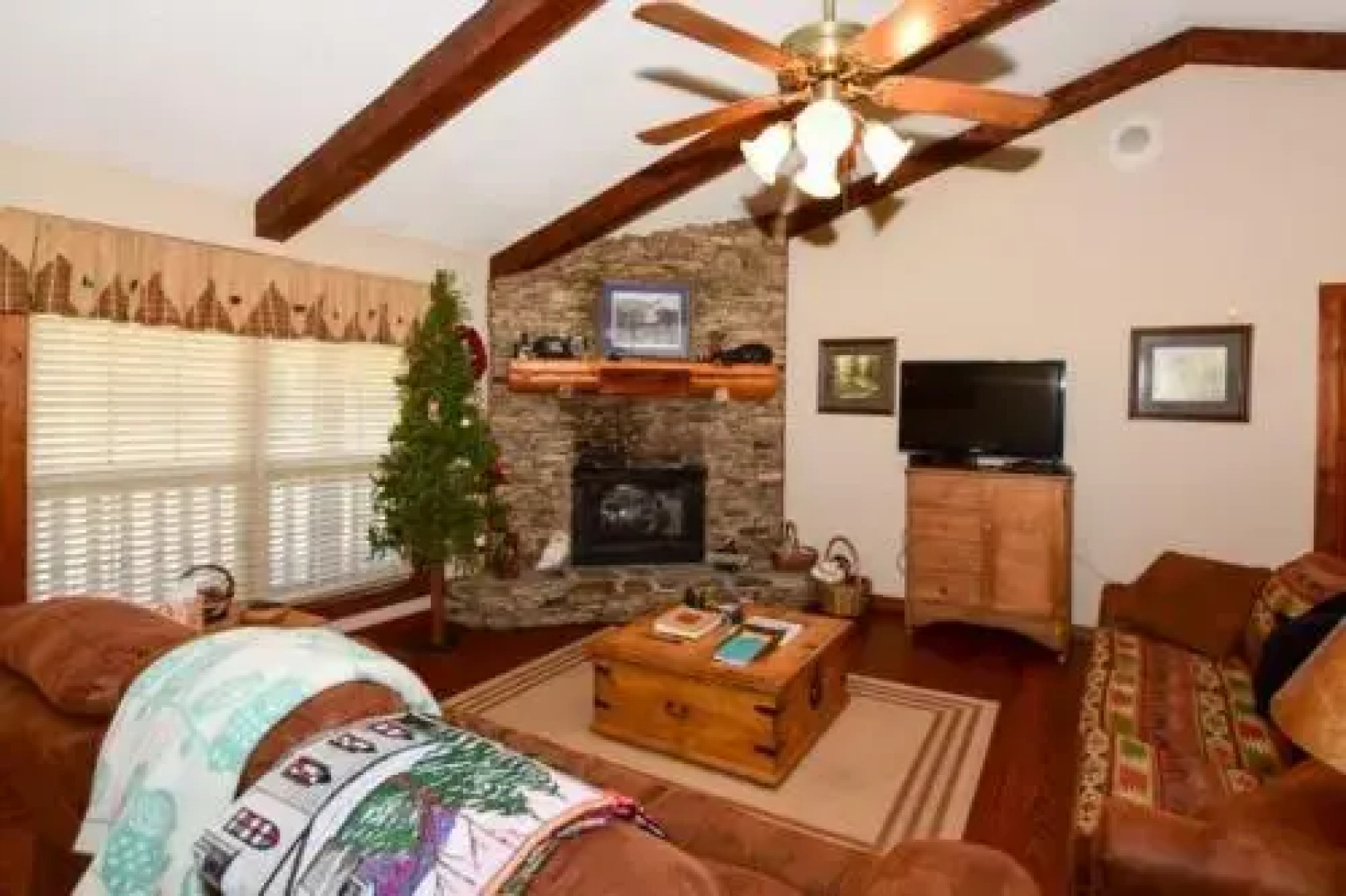 Owls Landing - 2 Br home by RedAwning