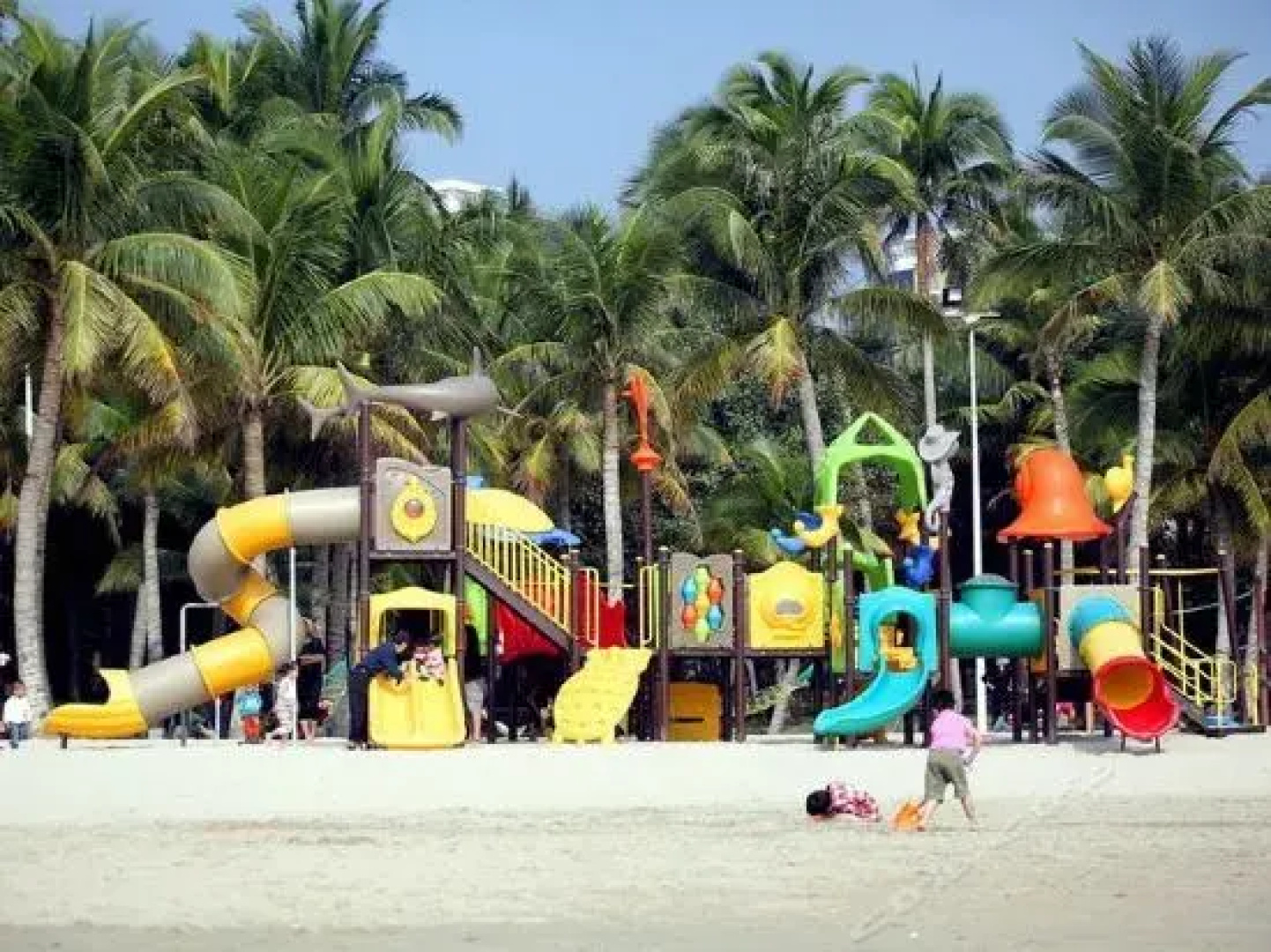 Dream Plus Apart Hotel & Youth Hostel