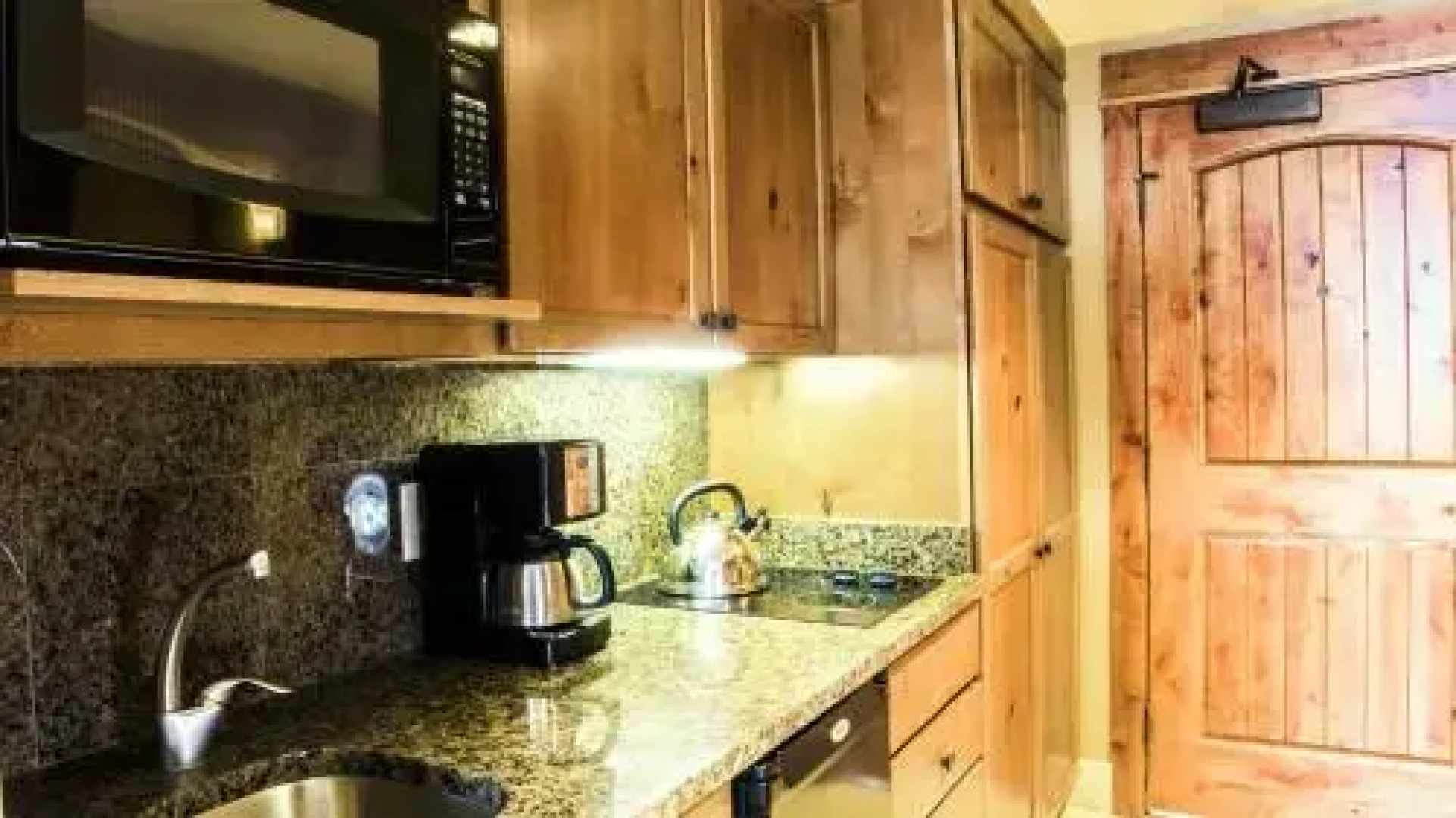 Journey's End - LOM402 - 1 Br Apts