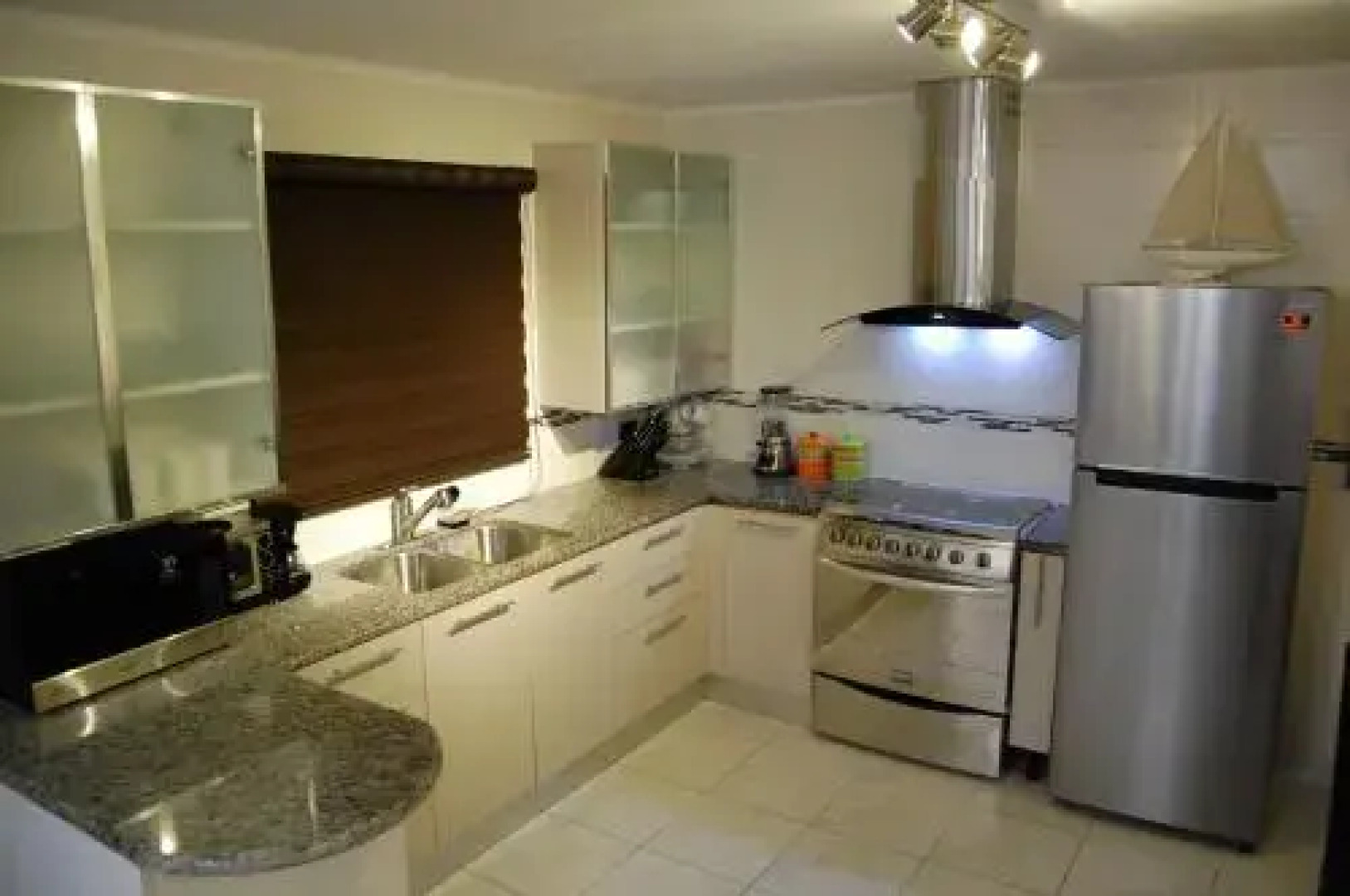 Yellow Cunucu Villa With Pool