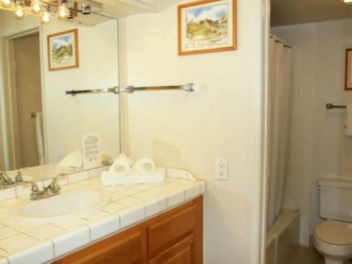 Valley Isle #1206 Studio Bedroom Condo by RedAwning