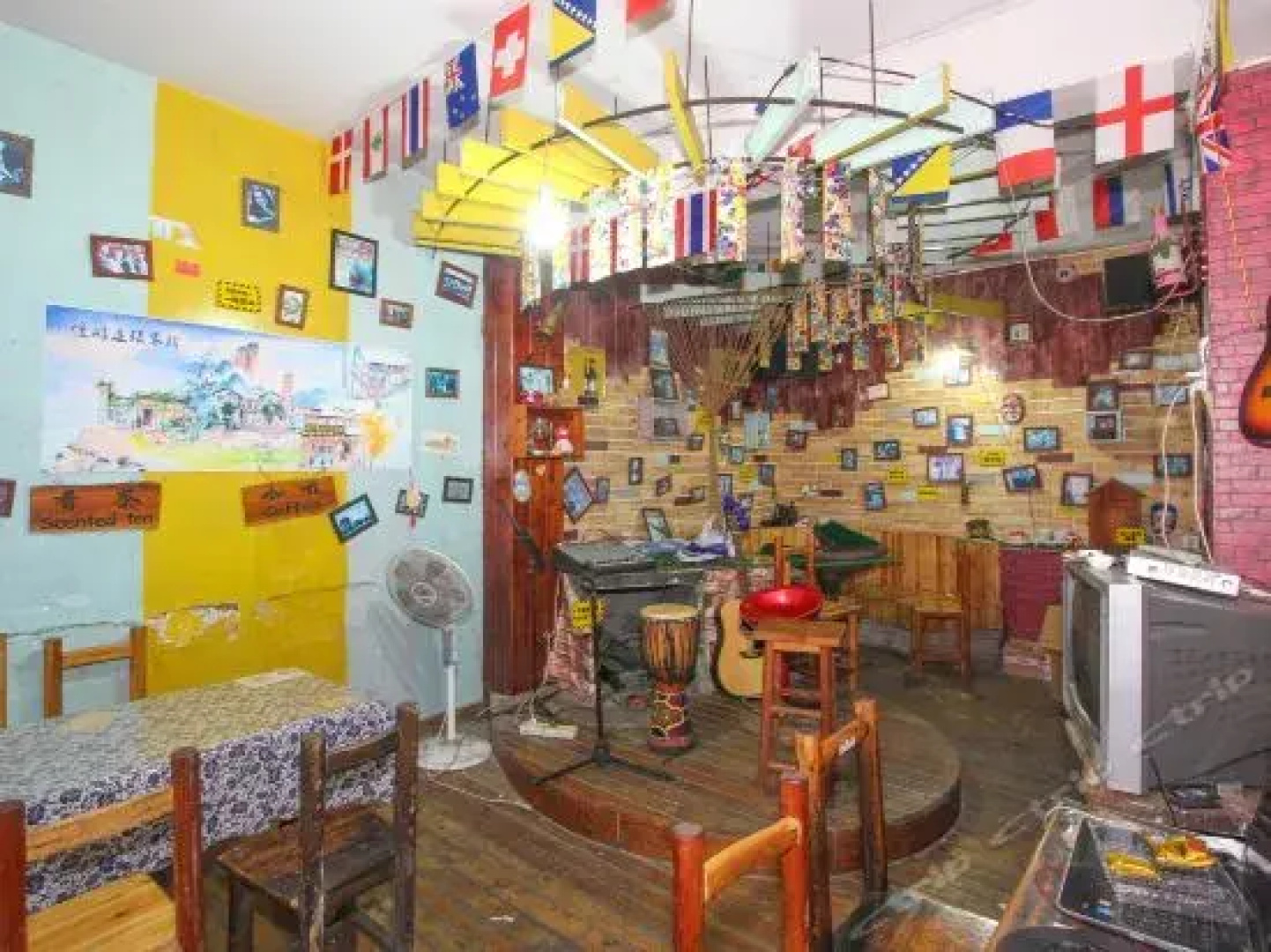 Fenghuang Border International Youth Hostel