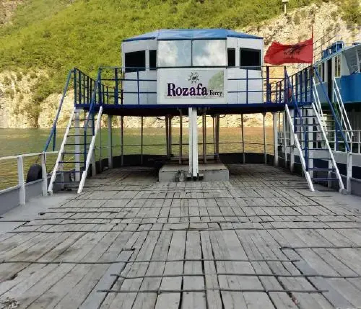 Rozafa Ferry & Accommodation