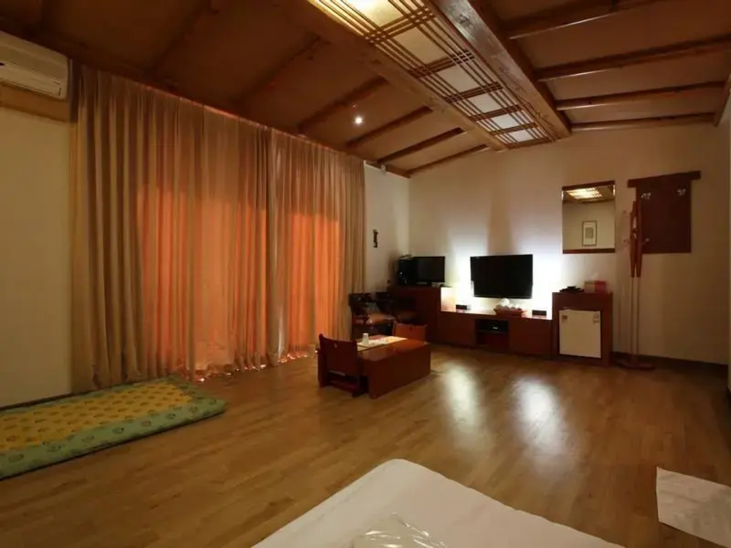 WeolmoonJes Hotel