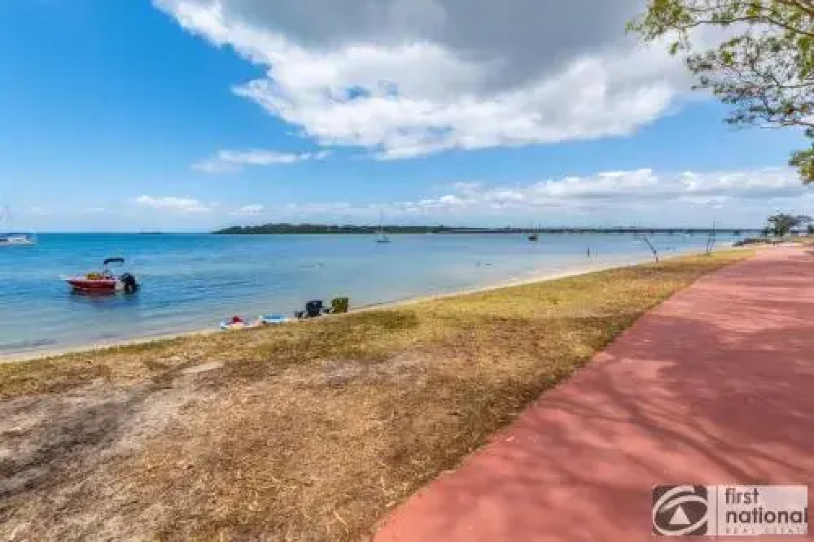 Comfy Ground Floor Unit opposite waterfront! Welsby Pde, Bongaree