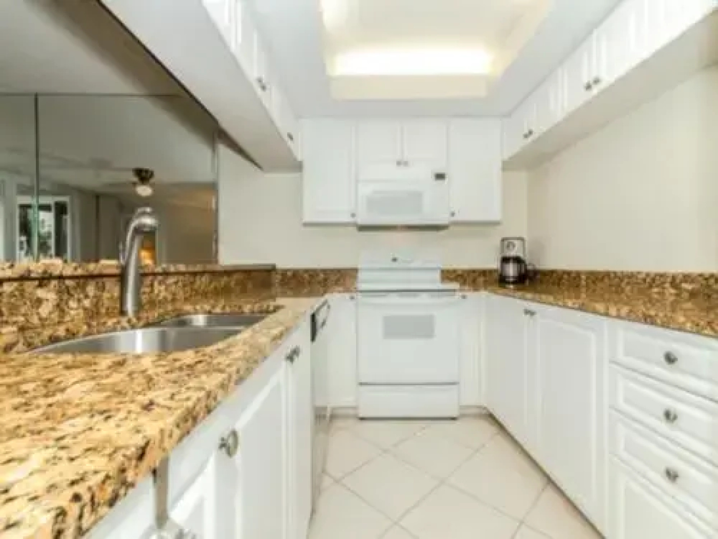 Deluxe Seaside Condo with Gorgeous View and Olympic-Size Pool by RedAwning