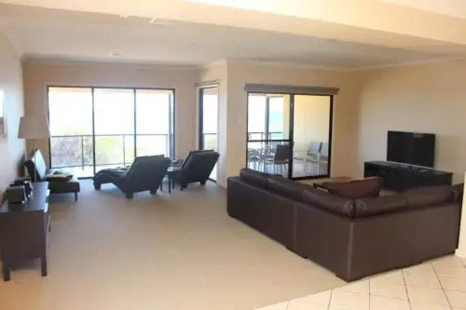 The Lighthouse - Beachfront Accommodation
