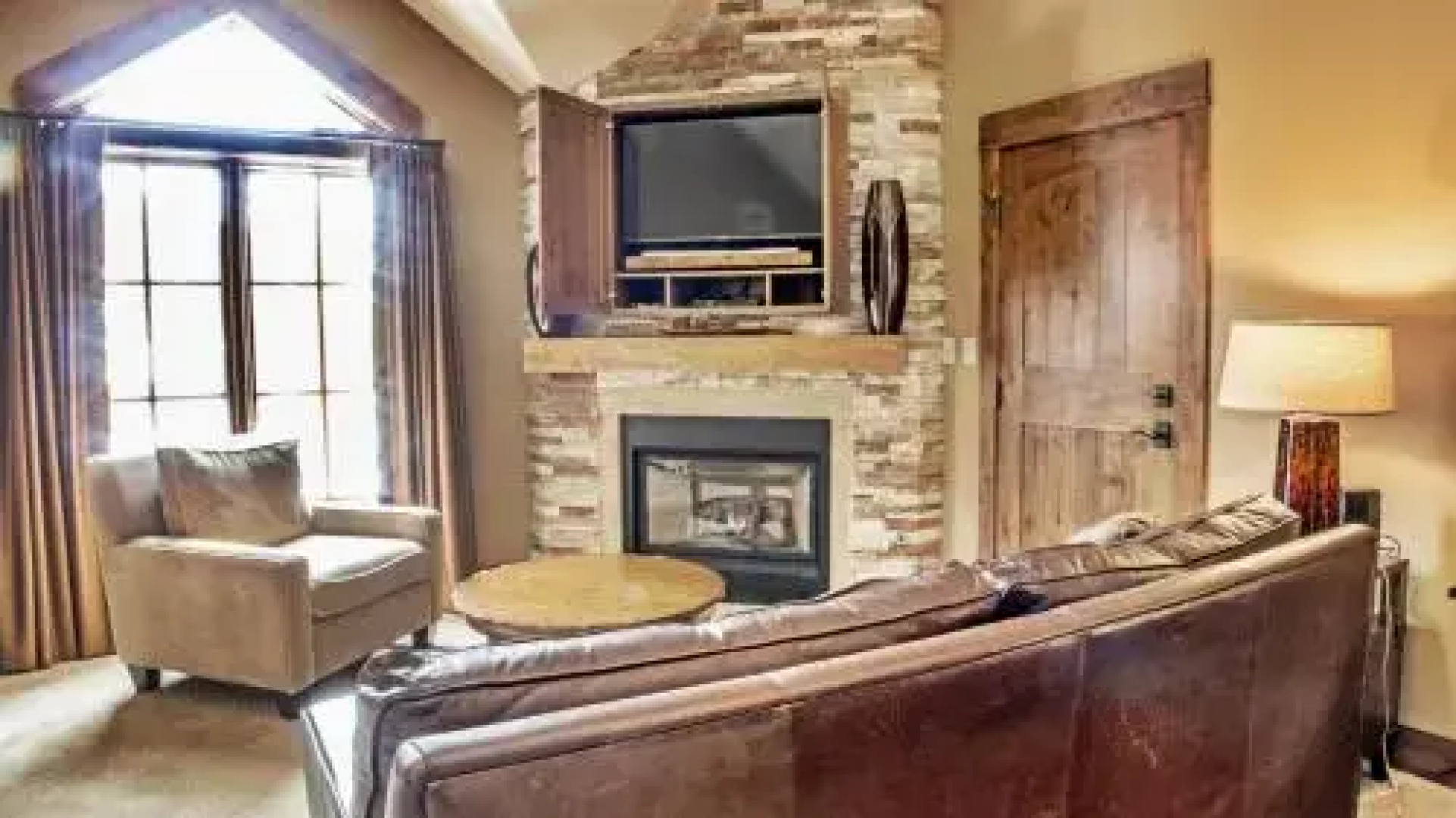 Journey's End - LOM402 - 1 Br Apts