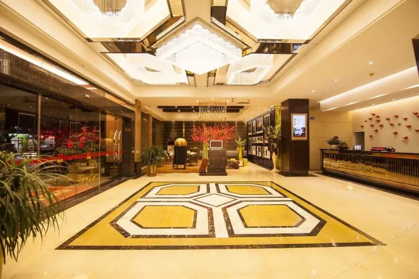 Hezhou Joy City Hotel