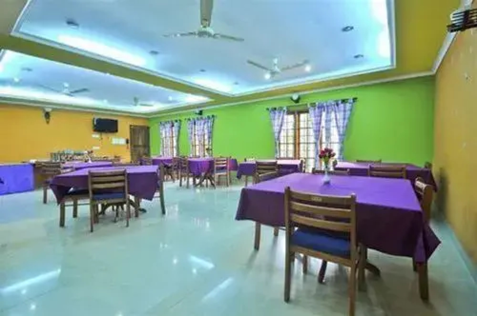 Munnar Crown Hotel