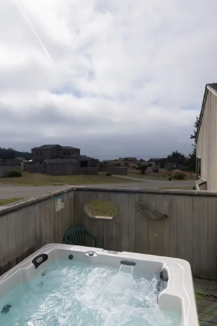 Rosebud 3 Br home by RedAwning