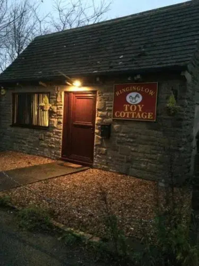 Ringinglow Toy Cottage