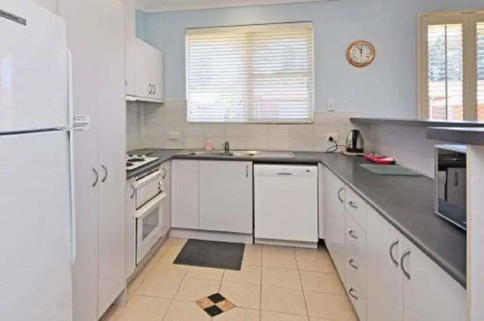 Toowoon Beach View 3br Villa 4 just steps to beach with views