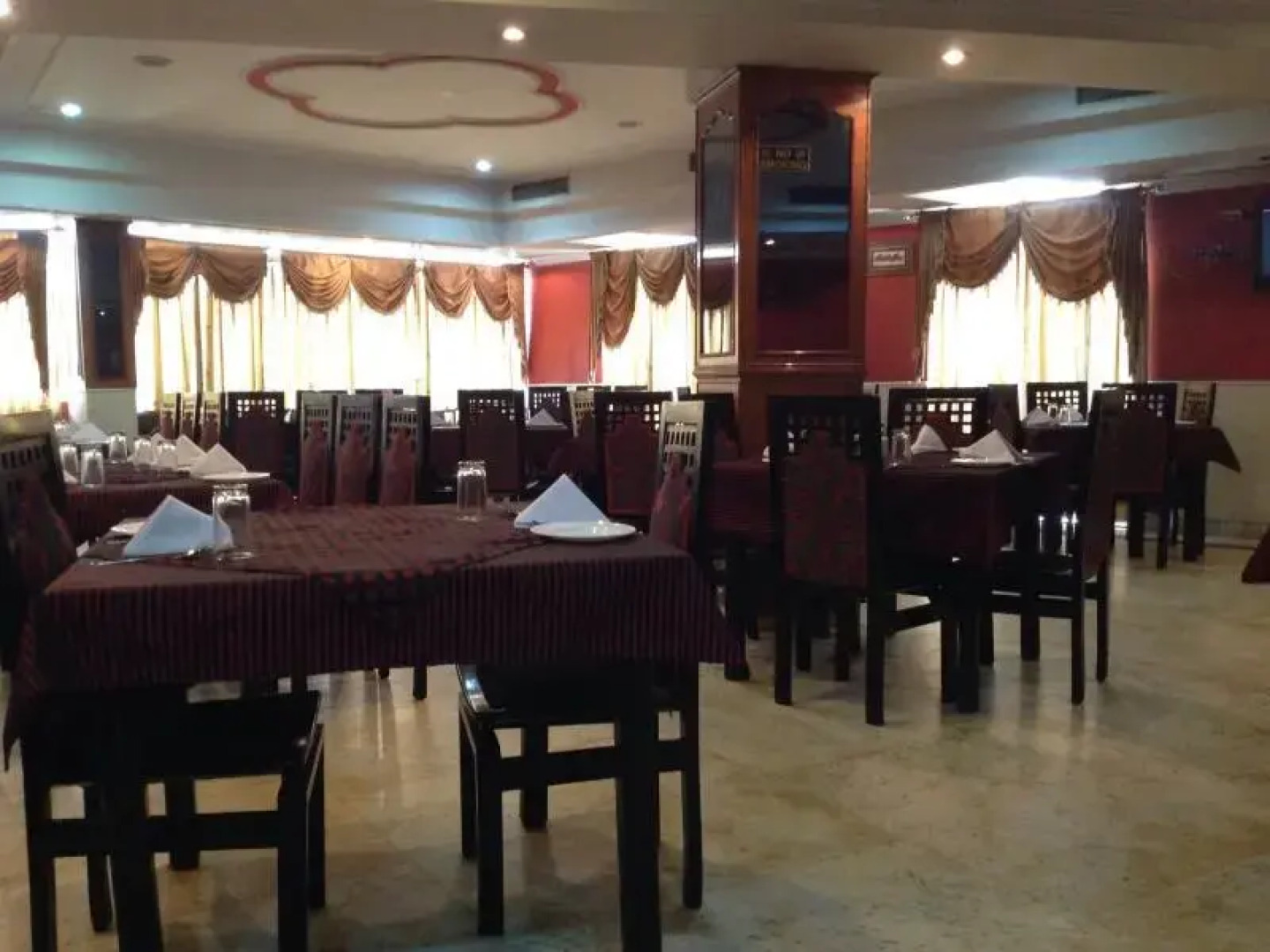 OYO 4064 Maharaja Hotel