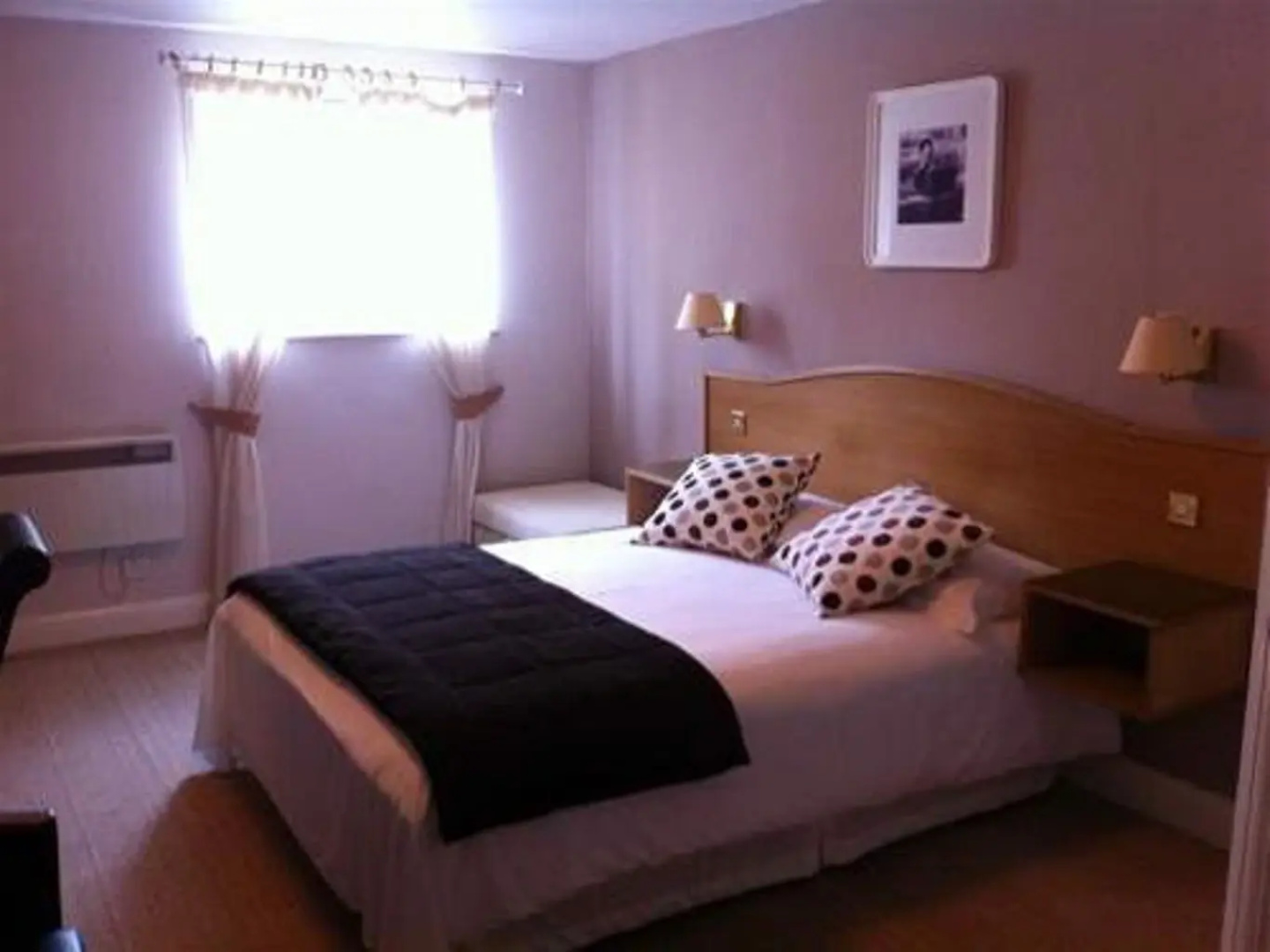 Red Lion & Cellar Room Hotel