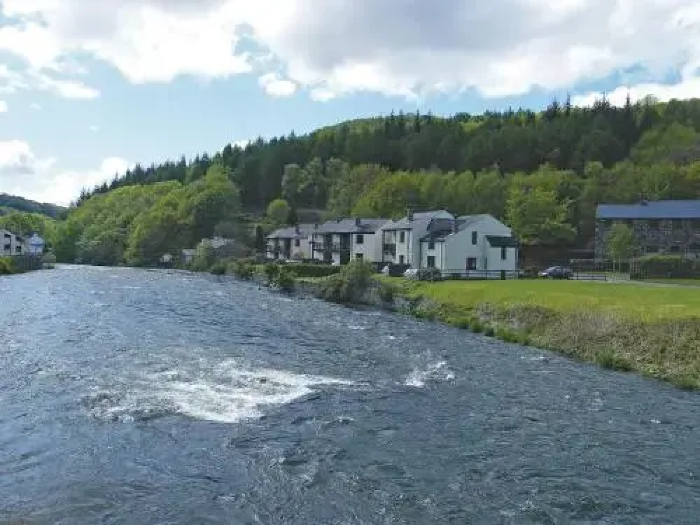 The Lakeland Village Club