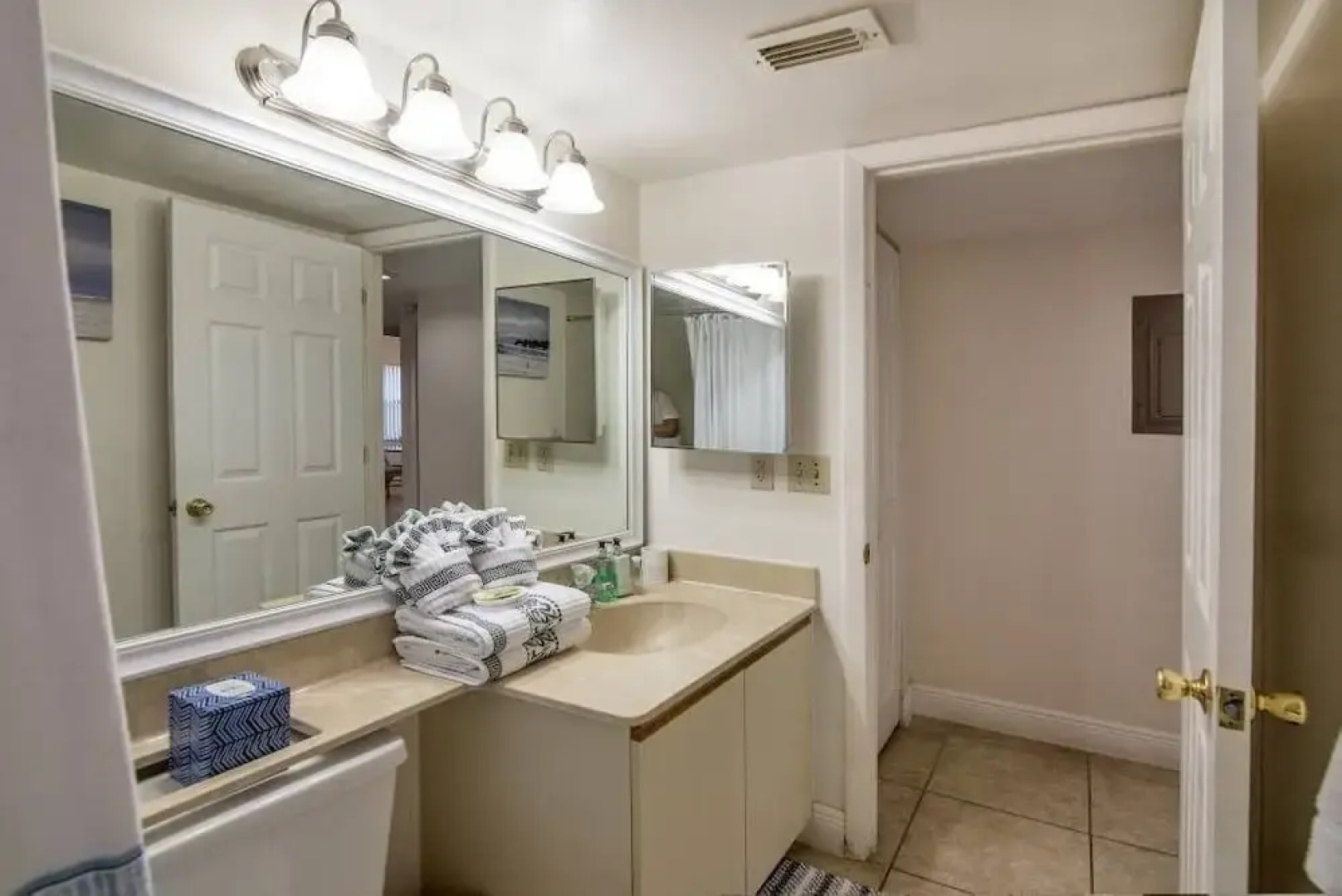 Shorewalk Vacation Condo 15 minutes to Bradenton Beach Entire Condo