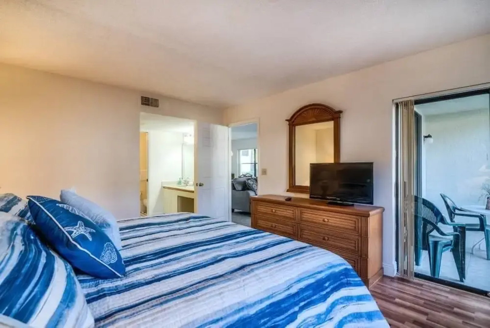 Shorewalk Vacation Condo 15 minutes to Bradenton Beach Entire Condo