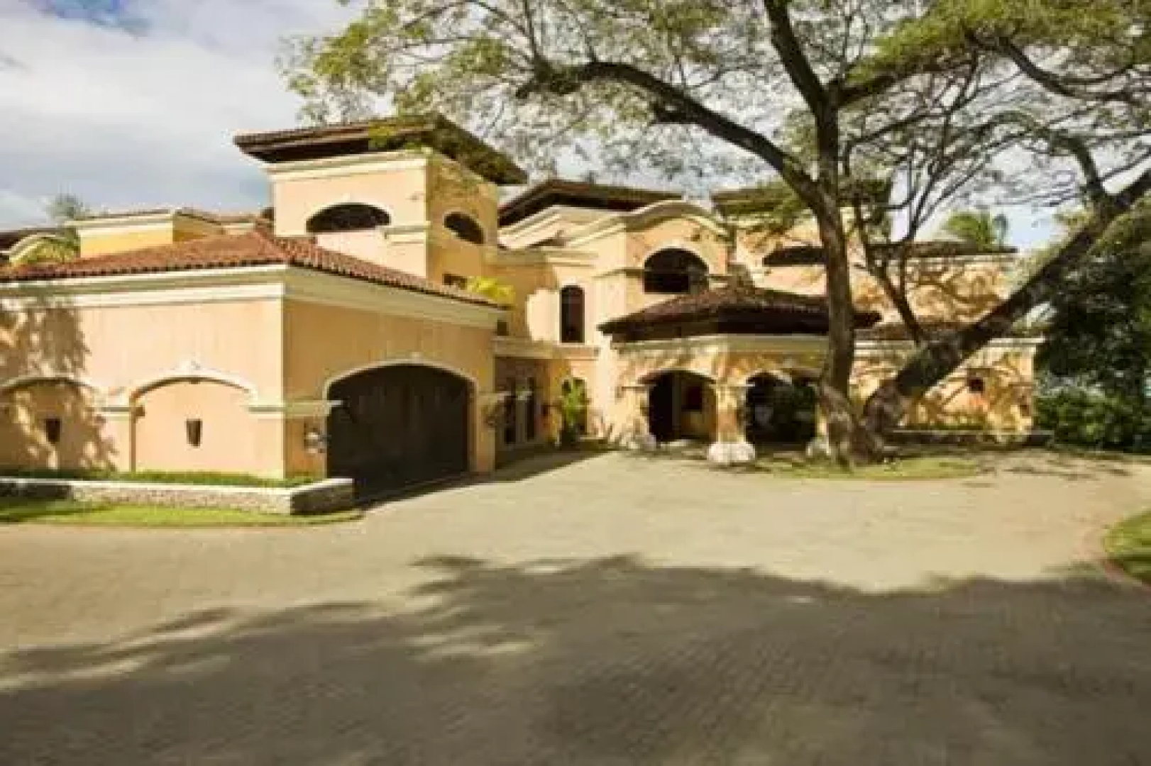 Spacious Luxury Beachfront Villa in Playa Flamingo