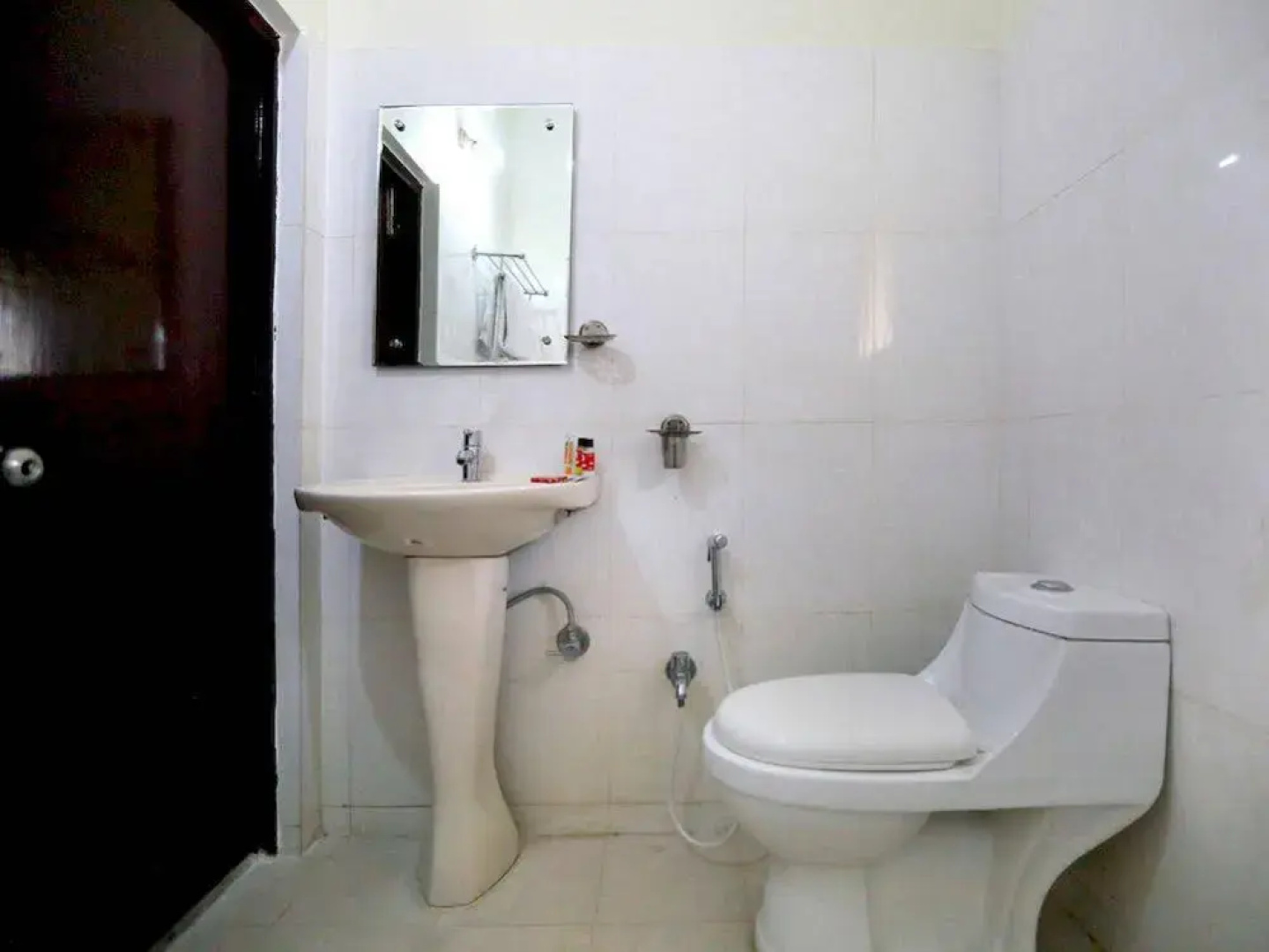OYO 588 Jayabheri Enclave